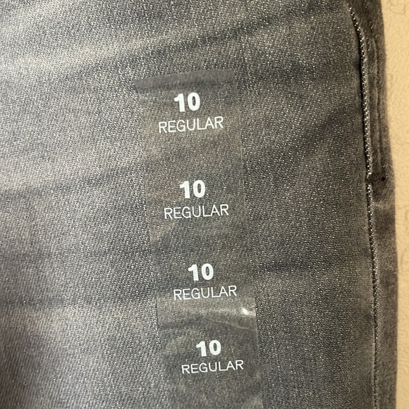 NWT Maurices Everflex Super Skinny High Rise Distressed Denim Jeans 10 Regular - Picture 6 of 11